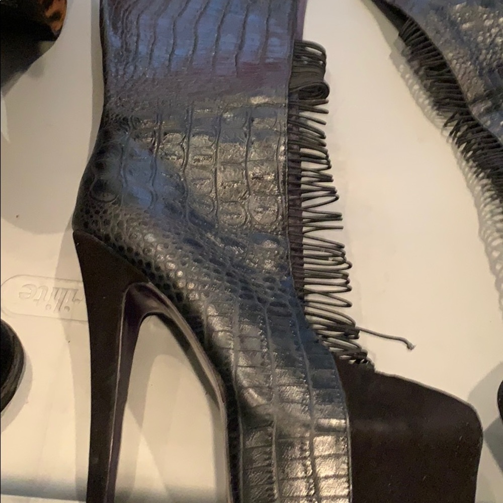 Black boot